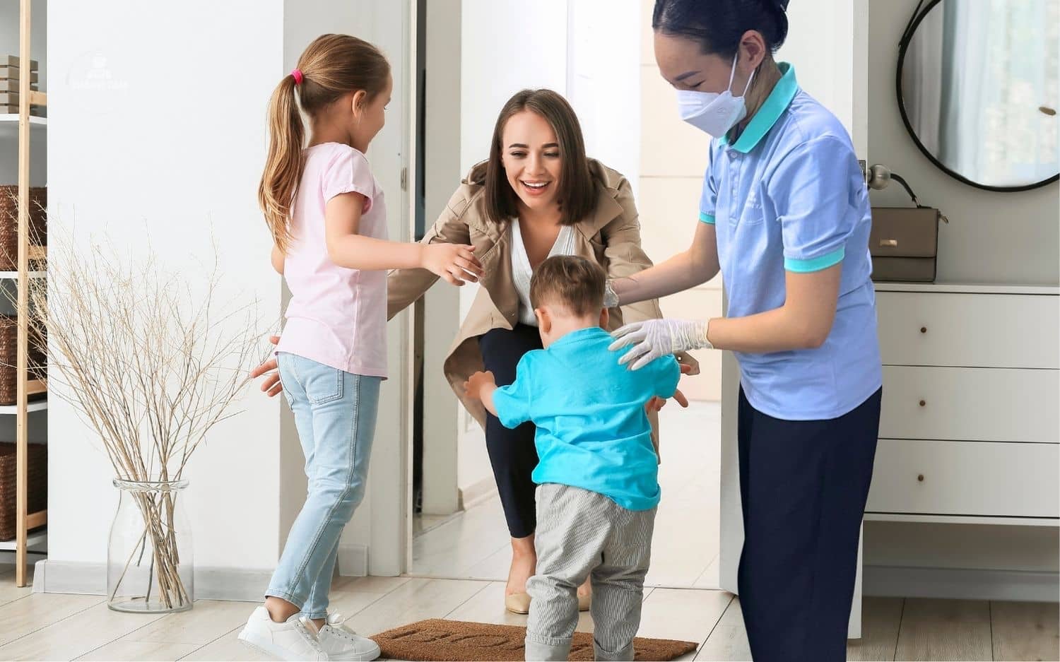 Cha mẹ trẻ hiện nay thường hướng đến thuê giúp việc trông trẻ tại nhà