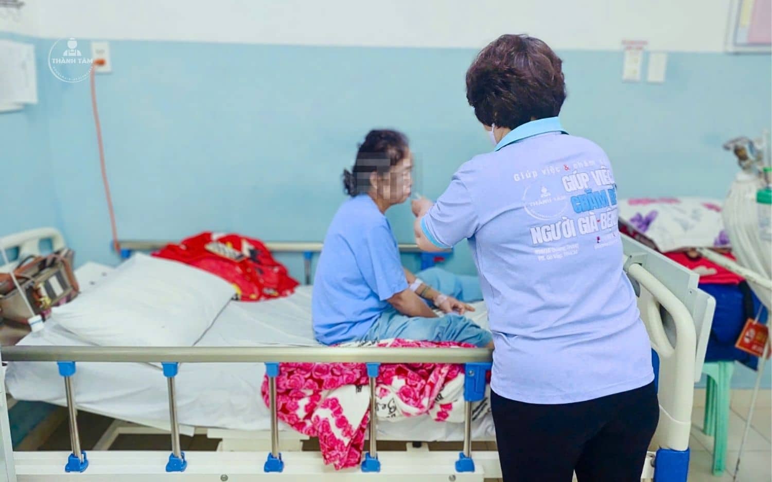 Chăm sóc người già bệnh nằm viện
