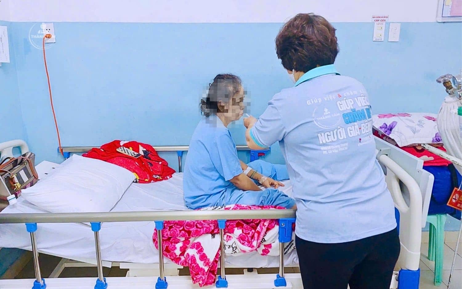 Chăm sóc nữ bệnh nhân tại bệnh viện Tim