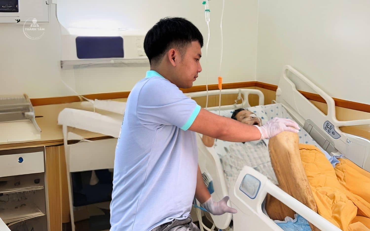 Chăm sóc bệnh nhân nam nằm viện