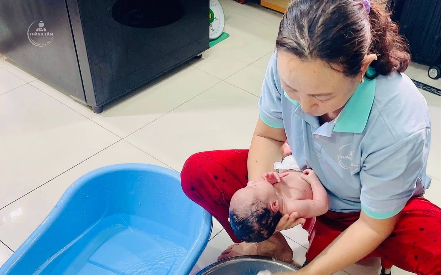 Năng lực thực tế của người giúp việc chăm sóc trẻ