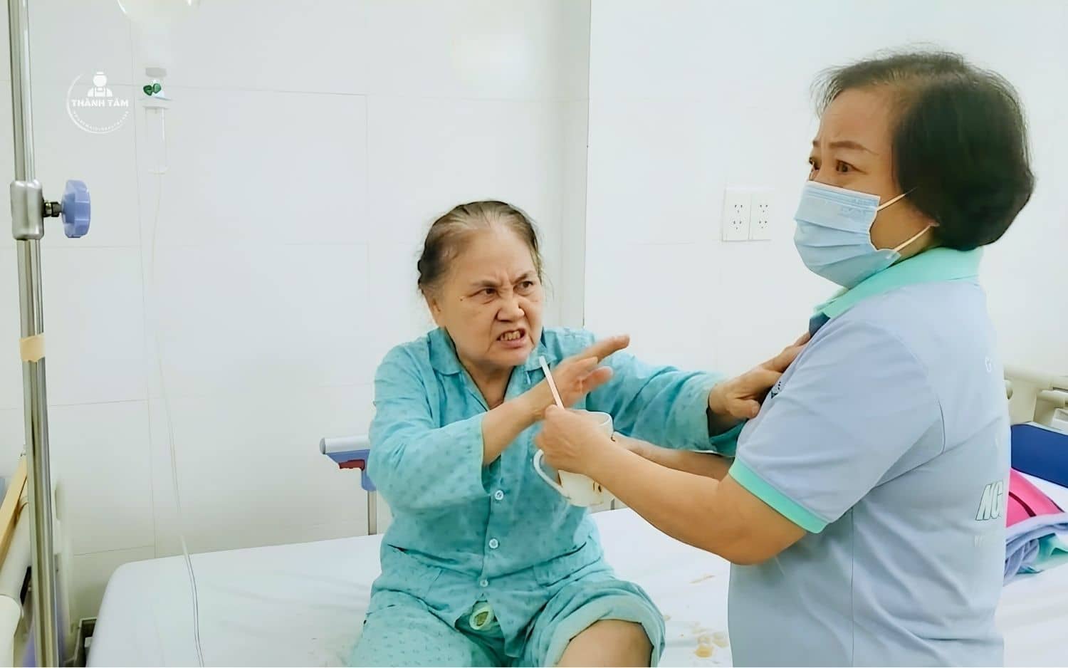 Nhiêu ca bệnh nhân hoan tưởng, kích động chống đối người chăm sóc