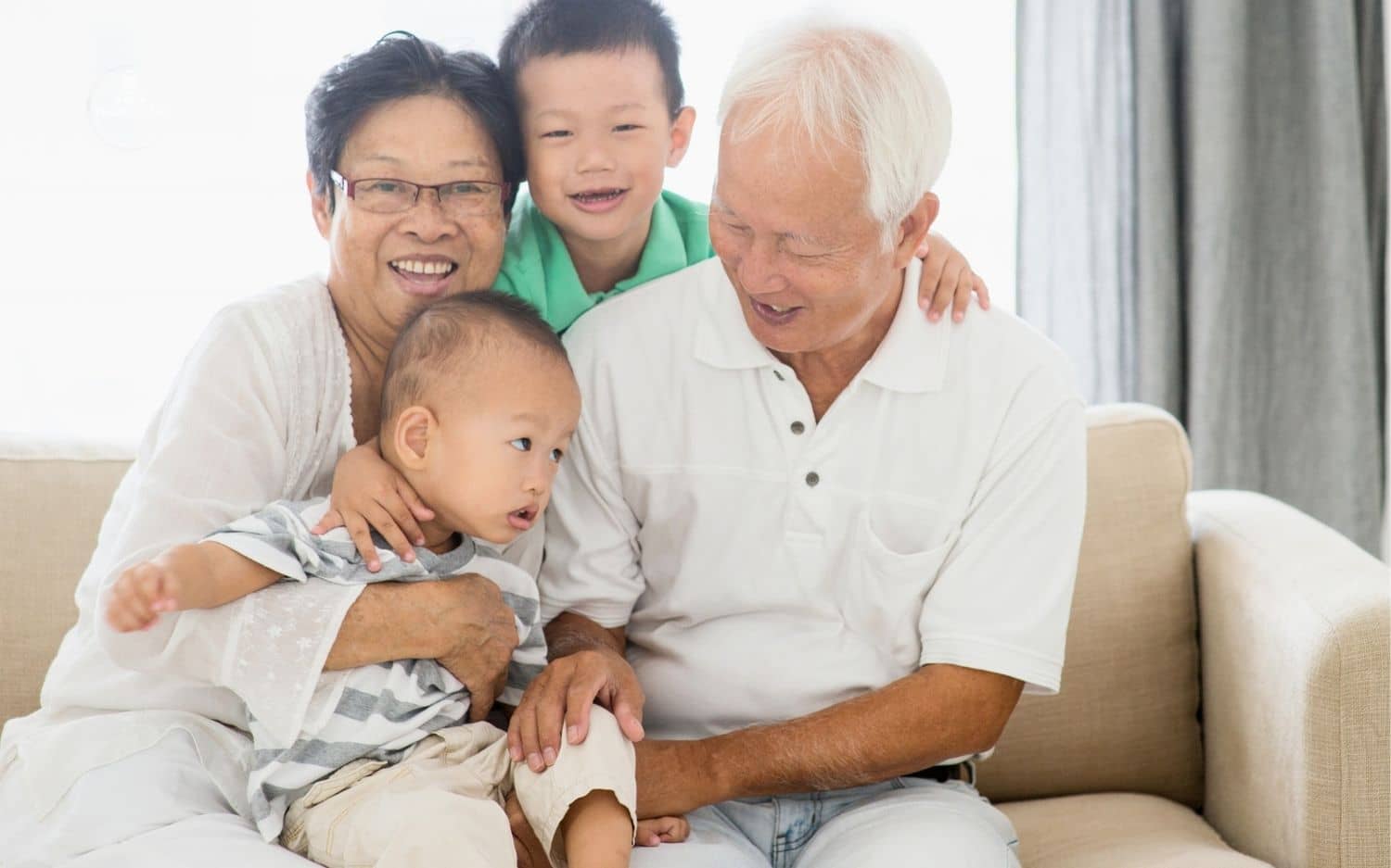Ông bà còn phụ chăm trẻ được thì hãy nên thuê người làm đi về