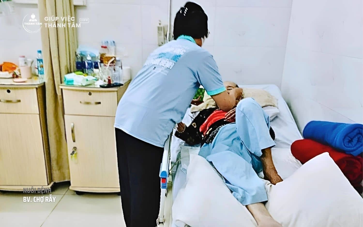 Thành Tâm Care chăm lo bệnh nhân thay người nhà