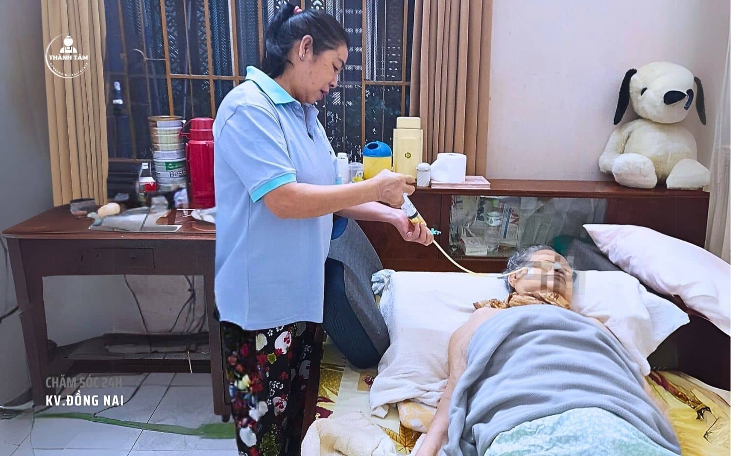 Thành Tâm Care chăm sóc người bệnh nặng ăn qua ống tại Đồng Nai