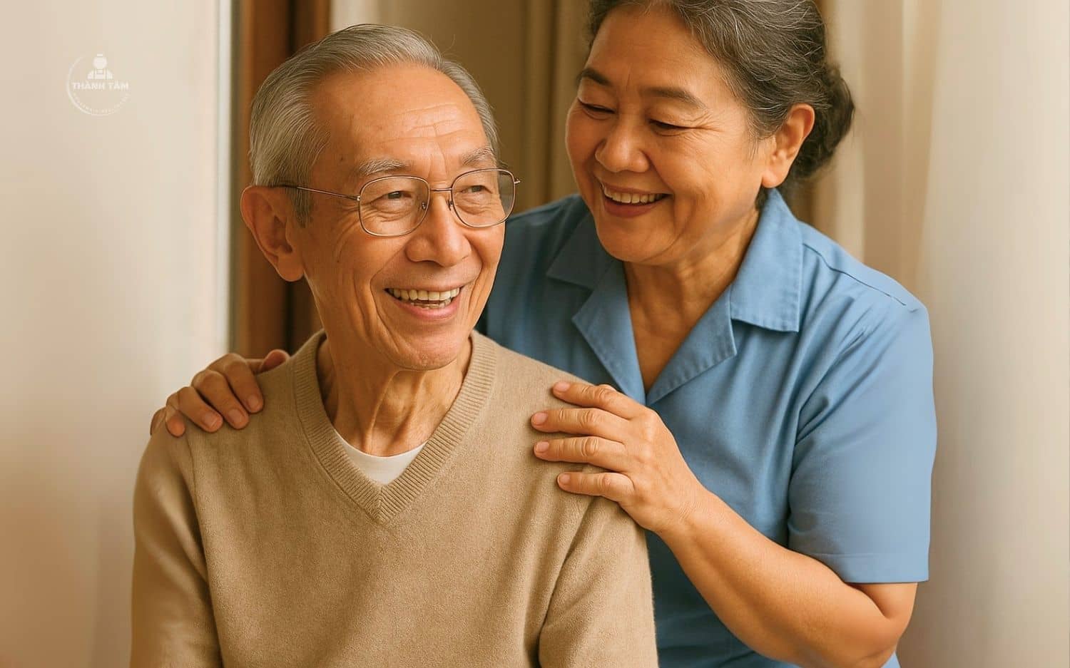 Tạo không gian để ông bà trò chuyện với người giúp việc